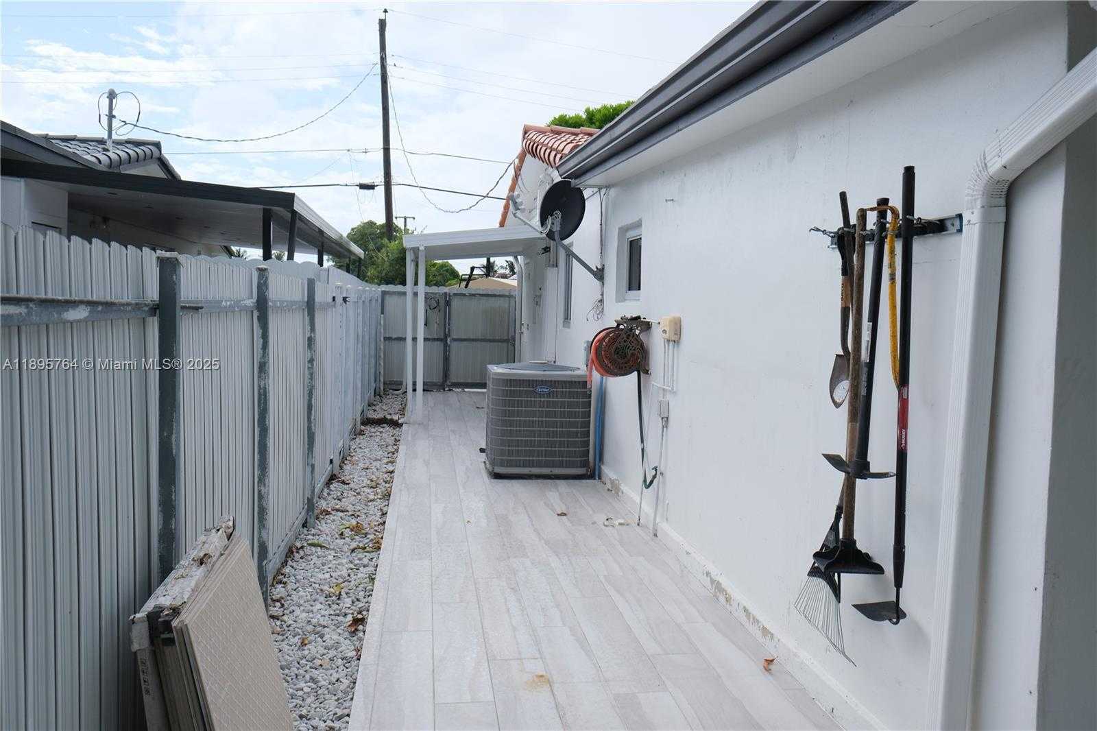 Small Image of 4311 SOUTH WEST 104TH CT, Miami Number 46