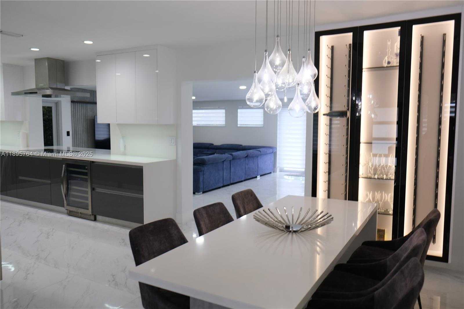Small Image of 4311 SOUTH WEST 104TH CT, Miami Number 8