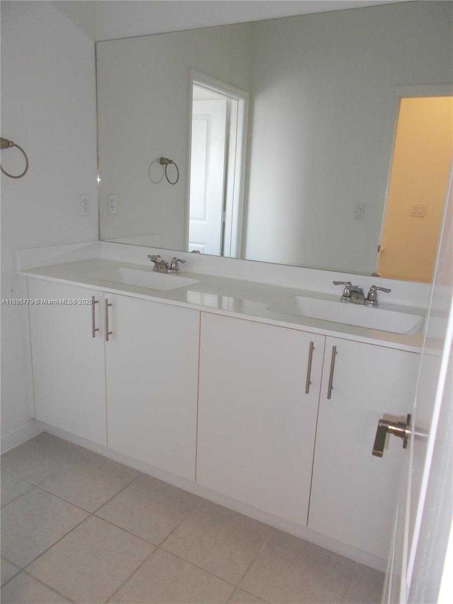 Small Image of 879 SOUTH EAST 26TH TER, Homestead Number 17
