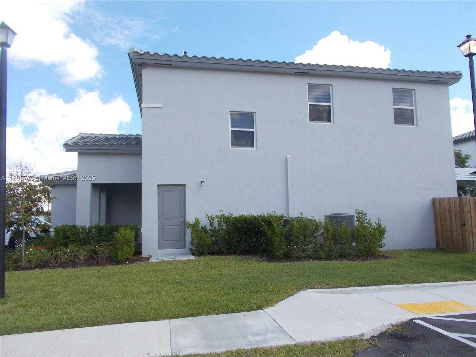 Small Image of 879 SOUTH EAST 26TH TER, Homestead Number 3