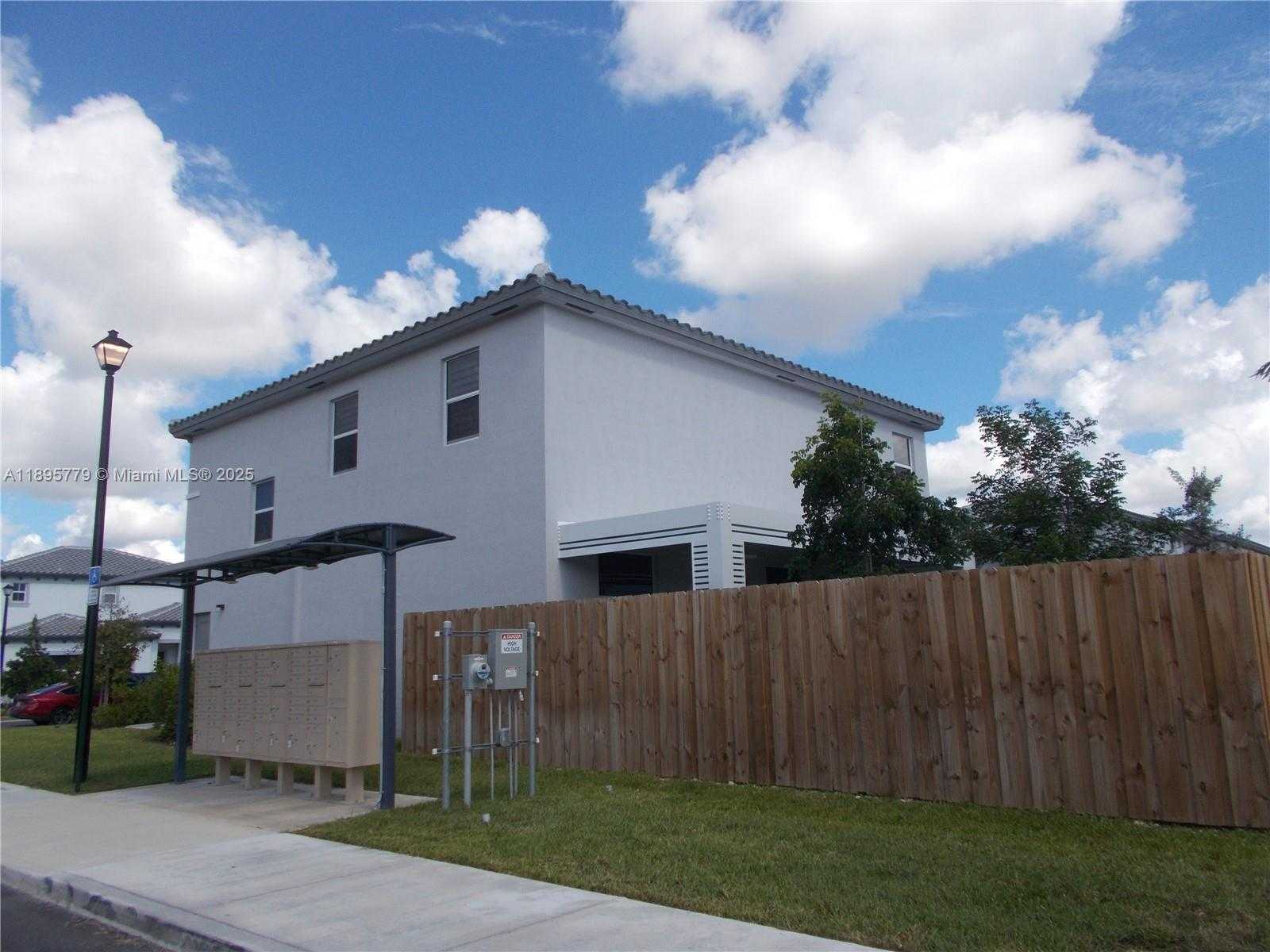 Small Image of 879 SOUTH EAST 26TH TER, Homestead Number 4