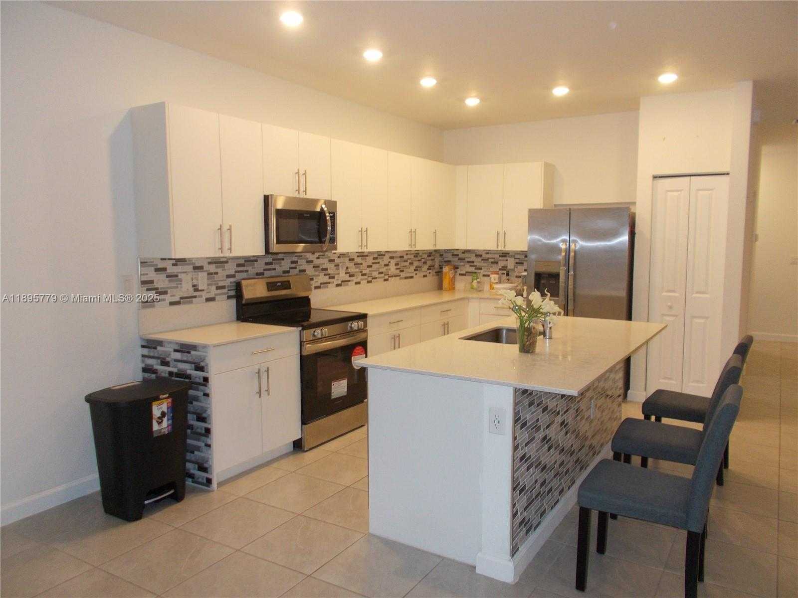 Small Image of 879 SOUTH EAST 26TH TER, Homestead Number 6