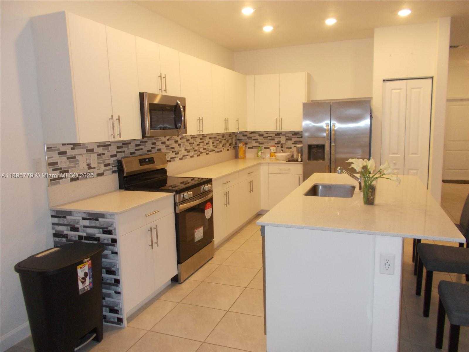 Small Image of 879 SOUTH EAST 26TH TER, Homestead Number 7