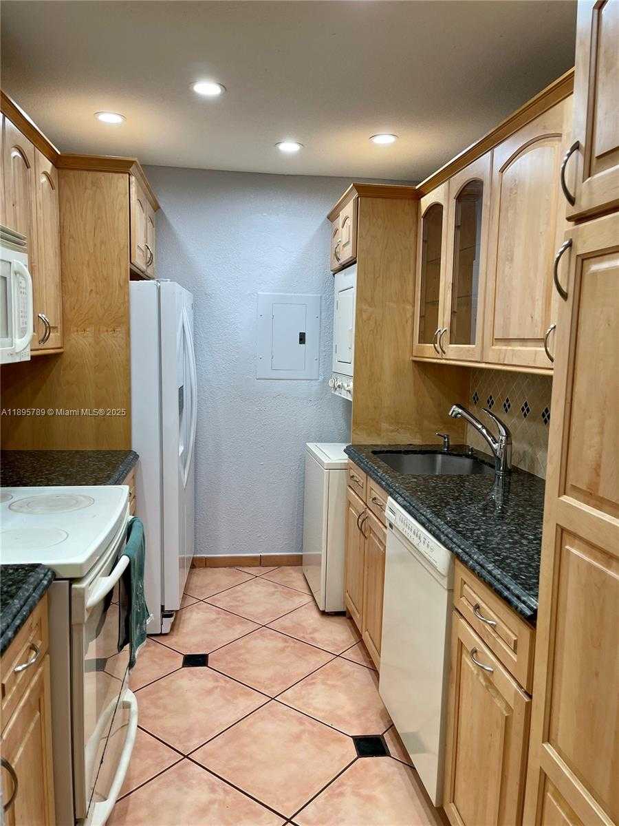 Small Image of 9456 SOUTH WEST 77TH AVE #T4, Miami Number 24