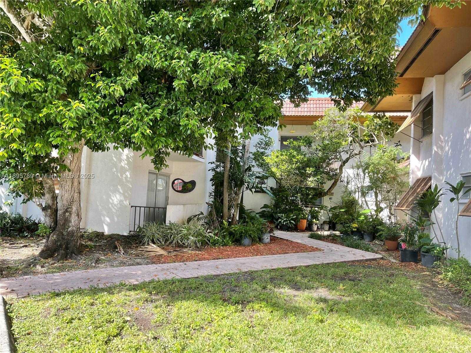 Small Image of 9456 SOUTH WEST 77TH AVE #T4, Miami Number 3