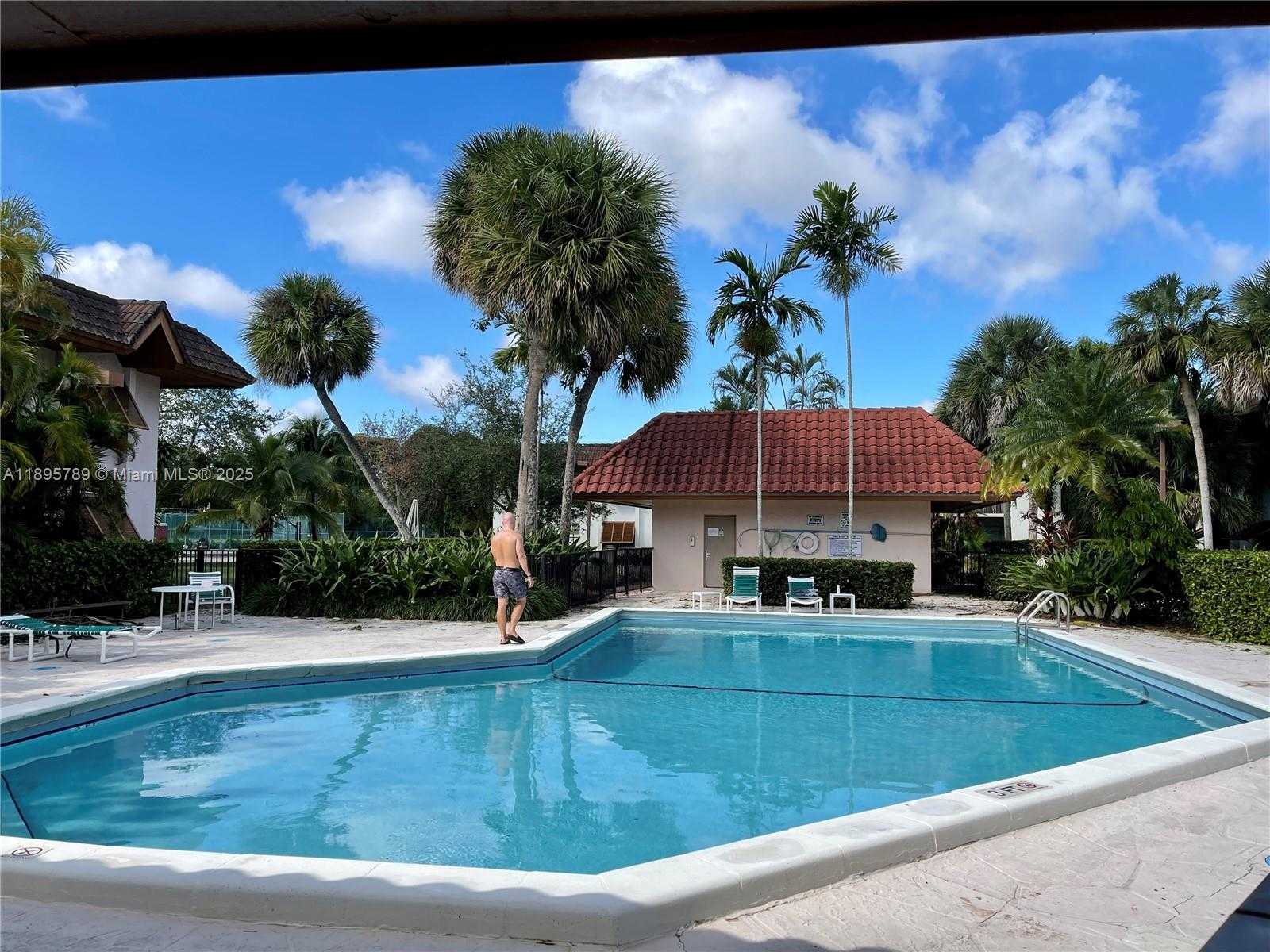 Small Image of 9456 SOUTH WEST 77TH AVE #T4, Miami Number 6