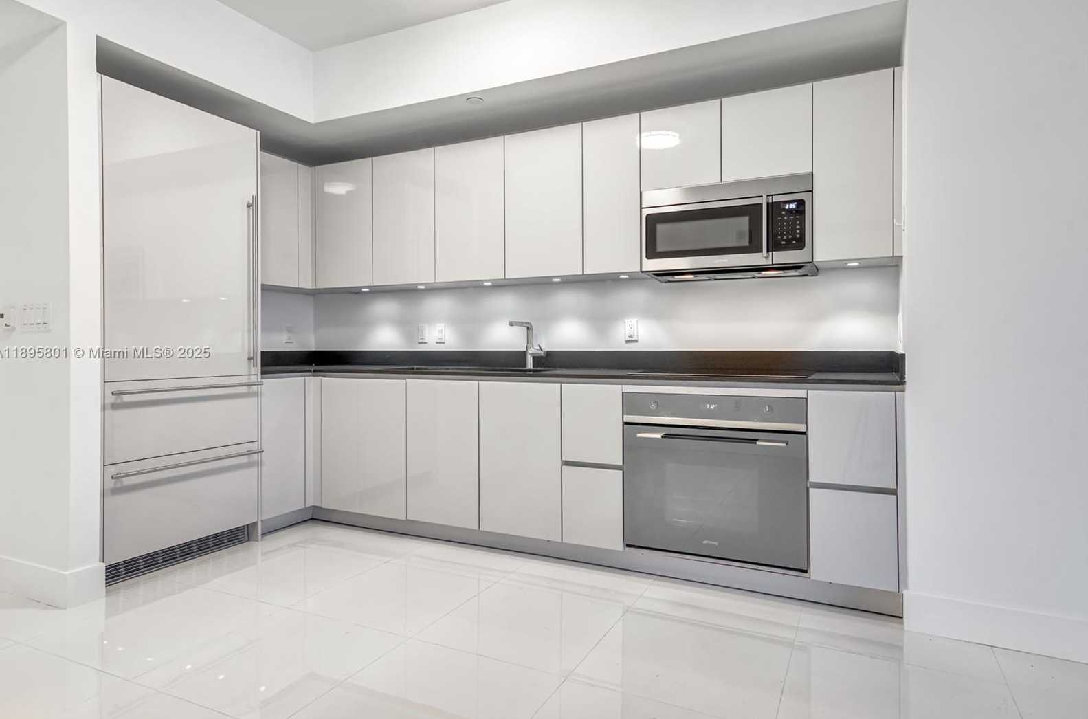 Small Image of 1010 BRICKELL AVE #3908, Miami Number 5