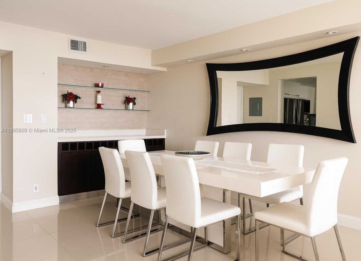 Small Image of 100 BAYVIEW DR #1026, Sunny Isles Beach Number 11
