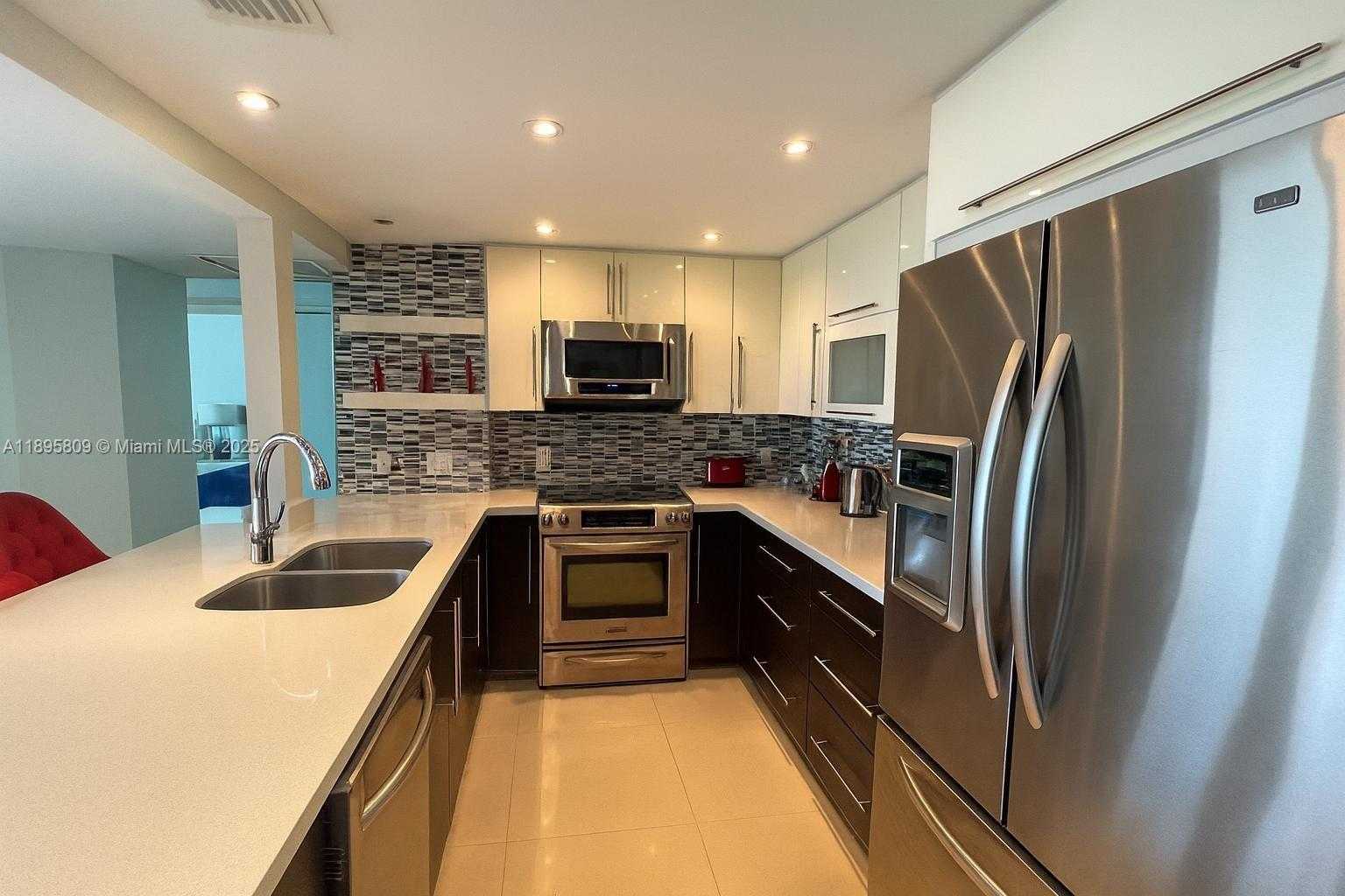 Small Image of 100 BAYVIEW DR #1026, Sunny Isles Beach Number 4