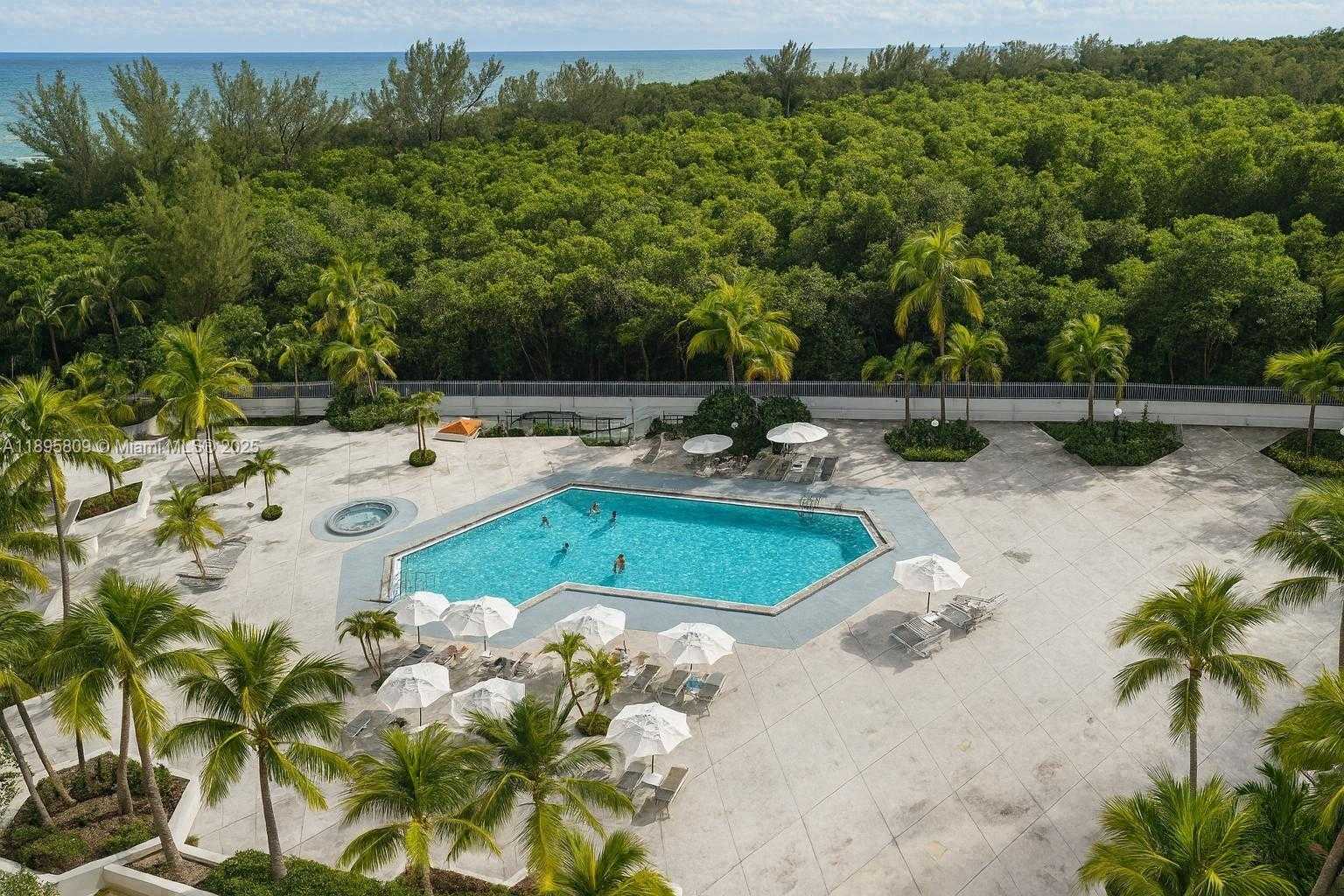 Small Image of 100 BAYVIEW DR #1026, Sunny Isles Beach Number 6