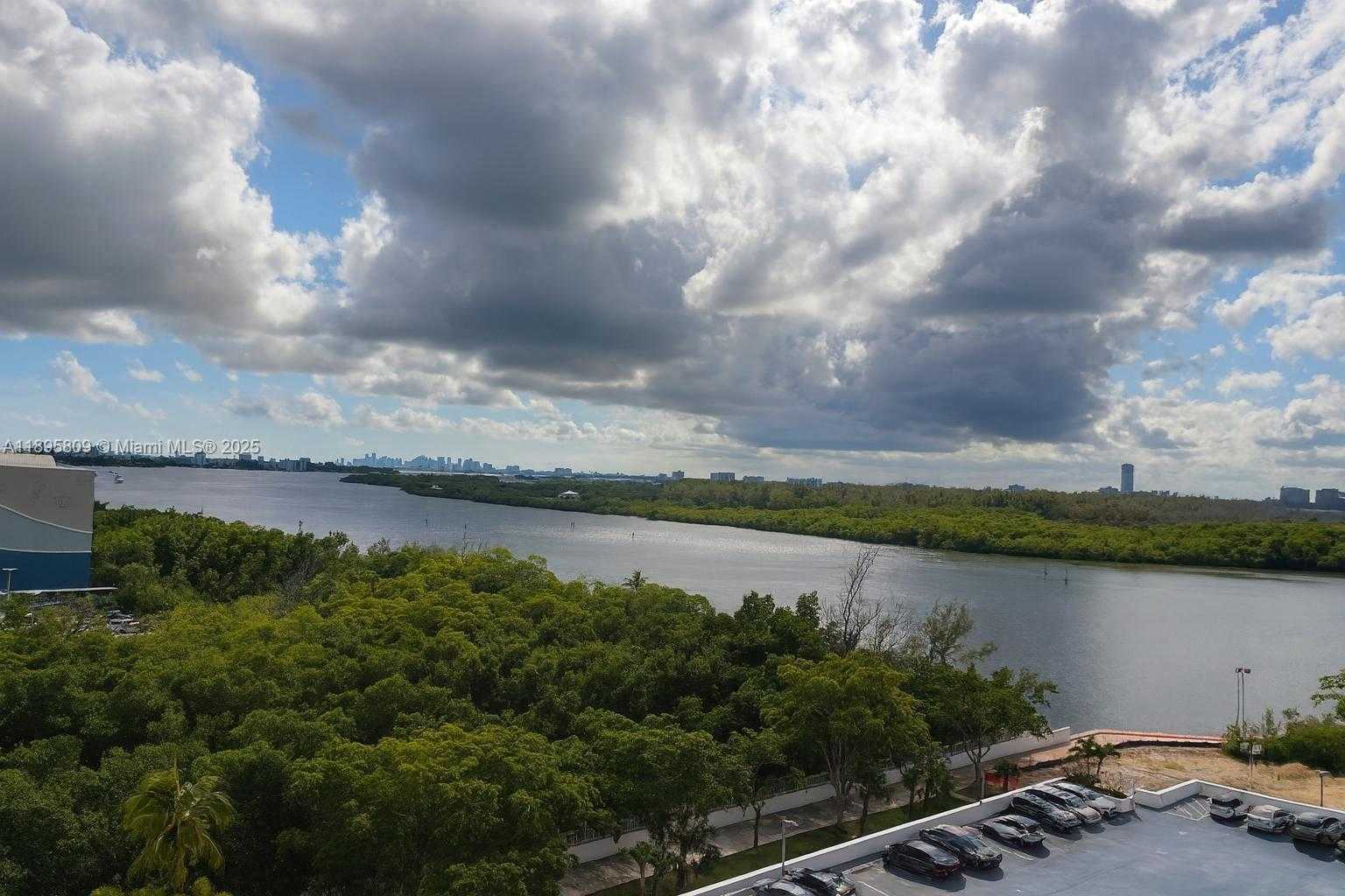 Small Image of 100 BAYVIEW DR #1026, Sunny Isles Beach Number 8