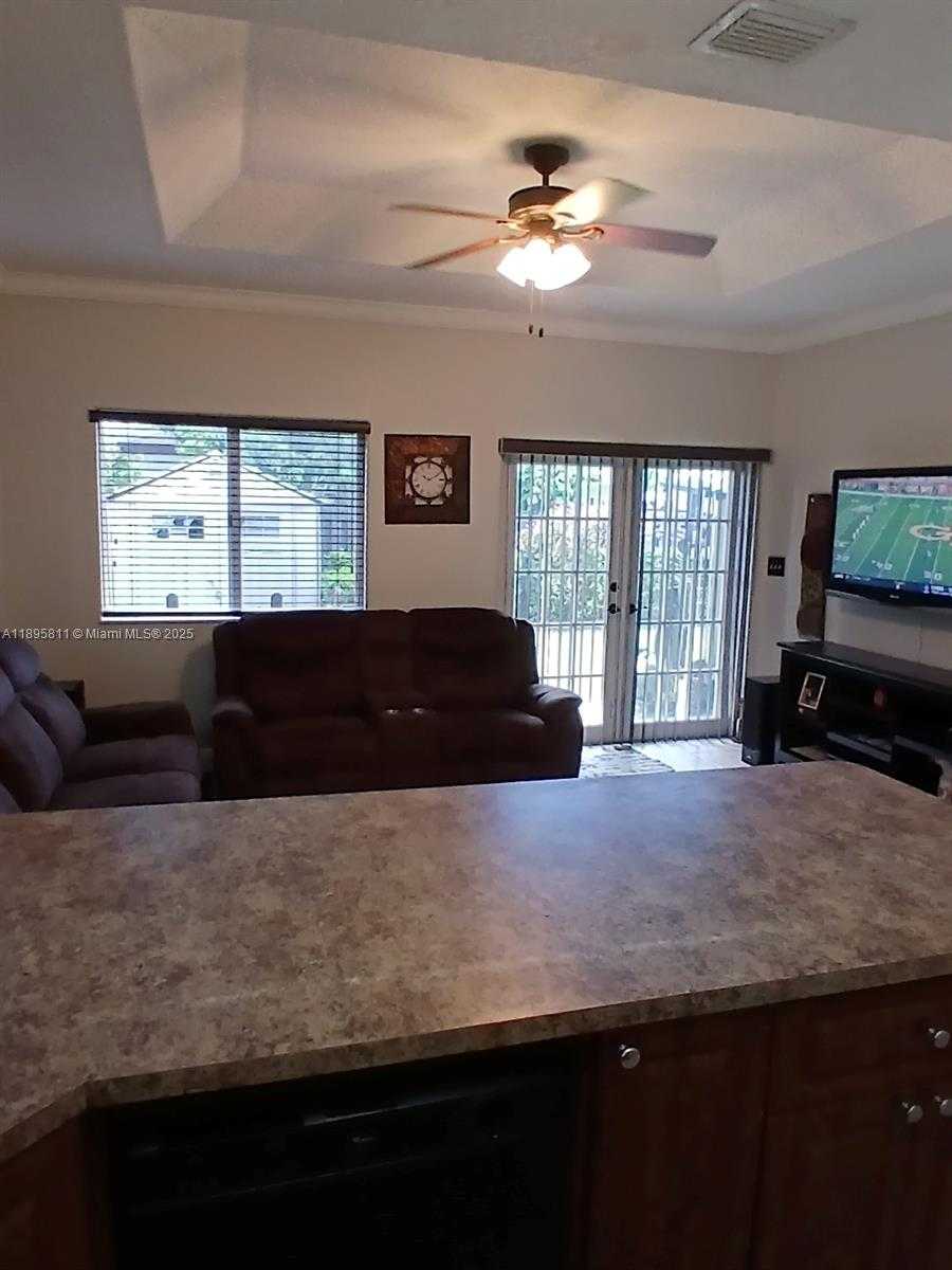 Small Image of 216 SOUTH WEST 15 RD, Homestead Number 10