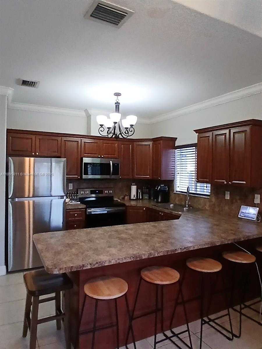 Small Image of 216 SOUTH WEST 15 RD, Homestead Number 11