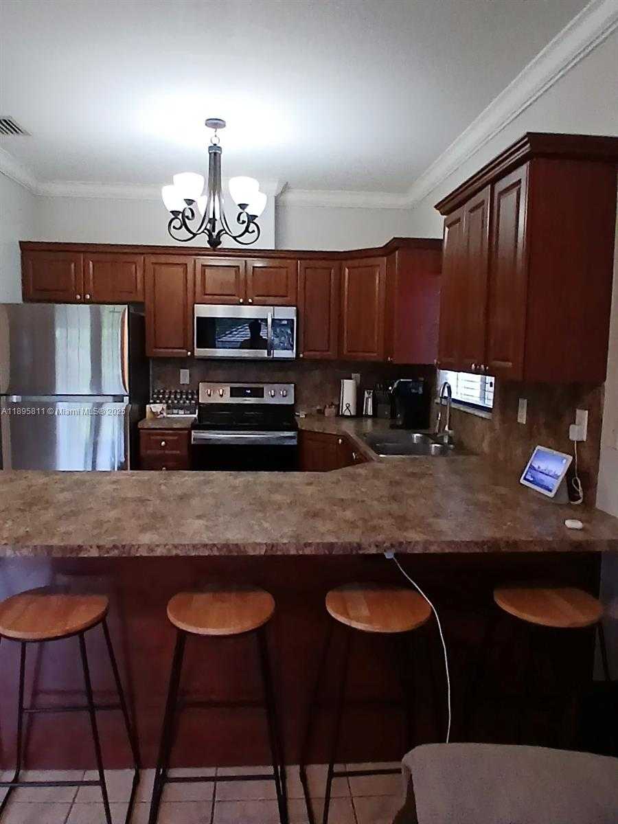 Small Image of 216 SOUTH WEST 15 RD, Homestead Number 12