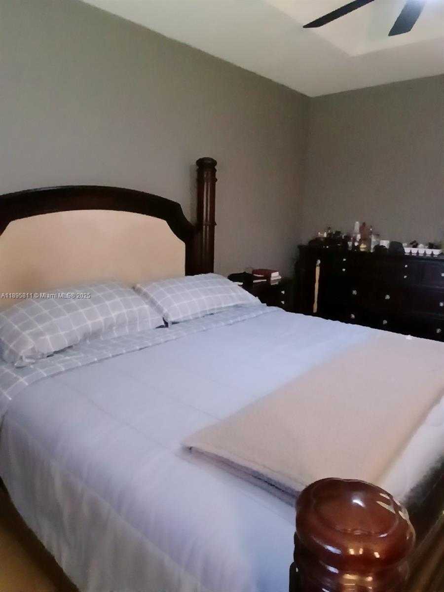 Small Image of 216 SOUTH WEST 15 RD, Homestead Number 14