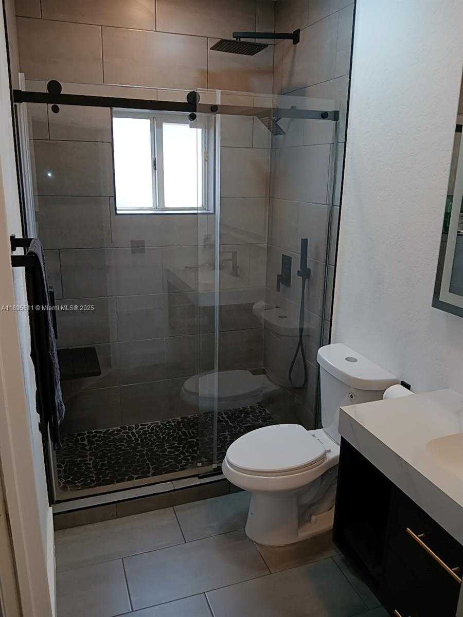 Small Image of 216 SOUTH WEST 15 RD, Homestead Number 16