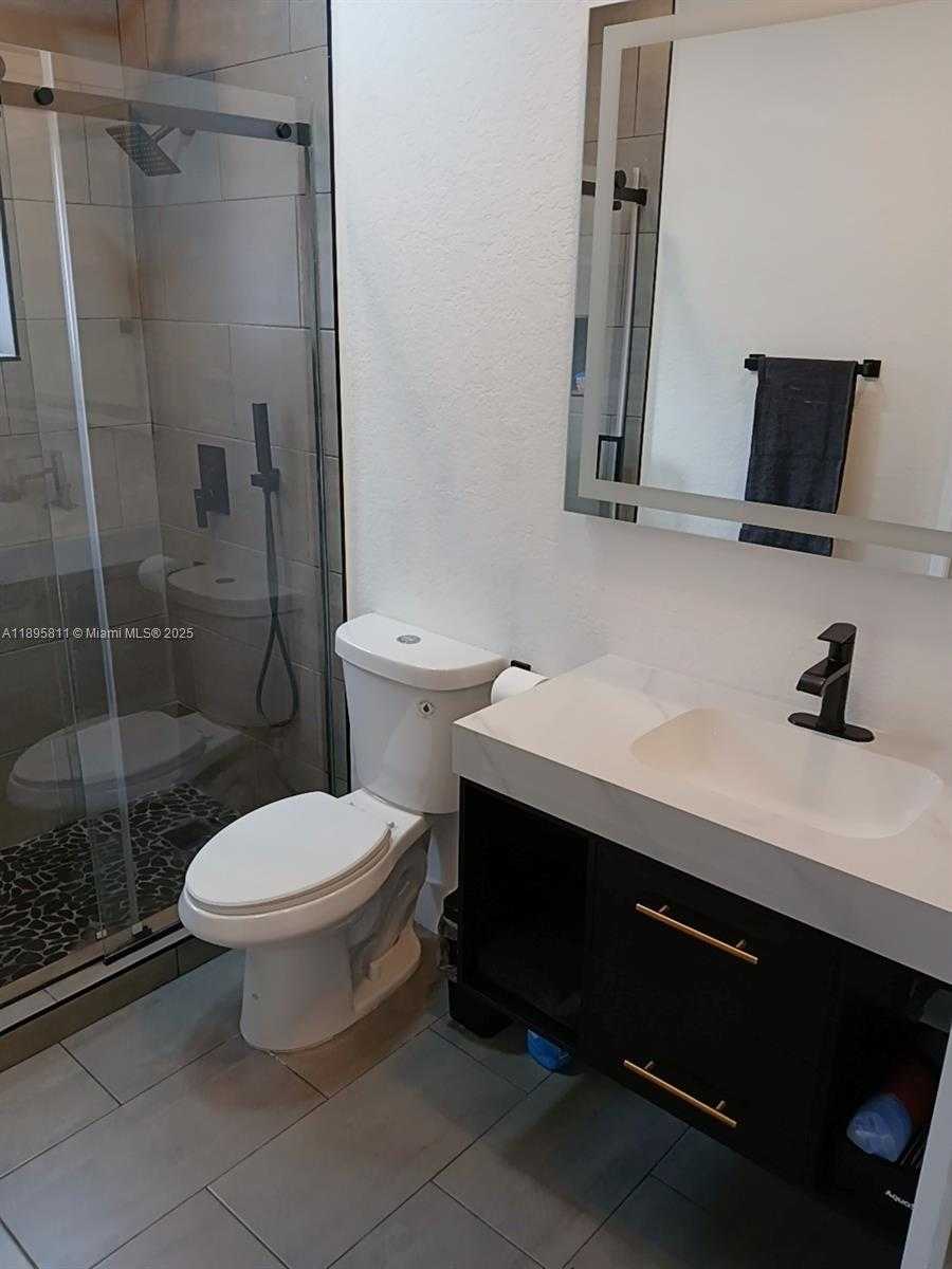 Small Image of 216 SOUTH WEST 15 RD, Homestead Number 17