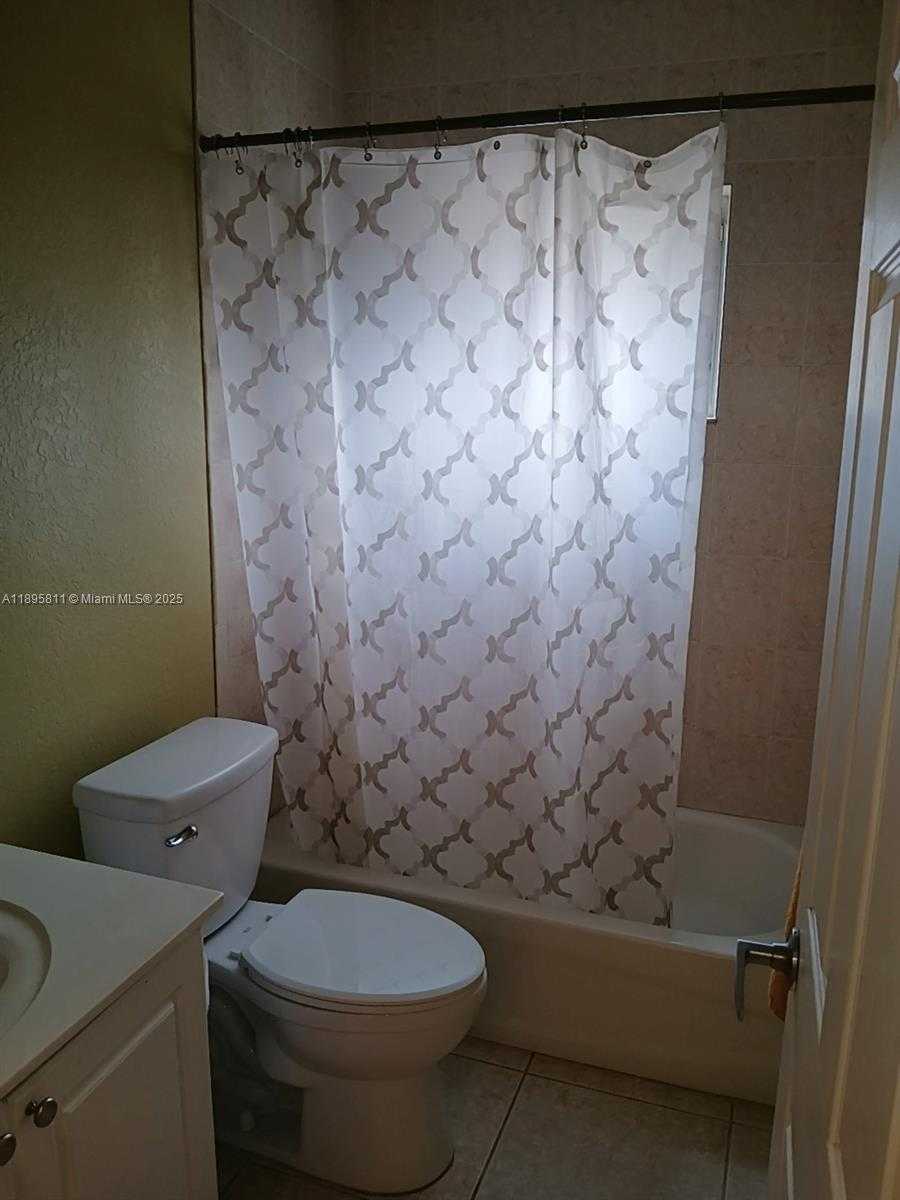 Small Image of 216 SOUTH WEST 15 RD, Homestead Number 22