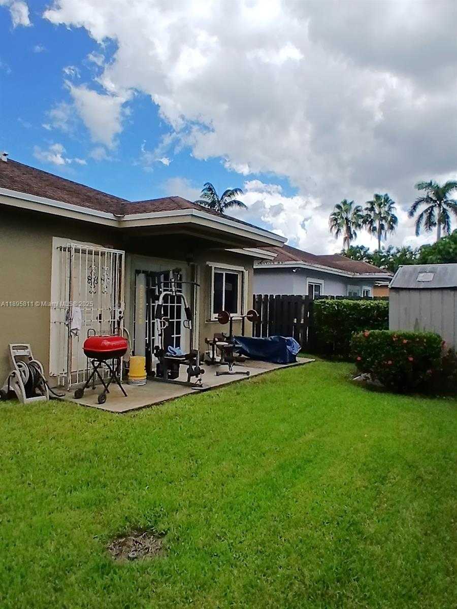 Small Image of 216 SOUTH WEST 15 RD, Homestead Number 23