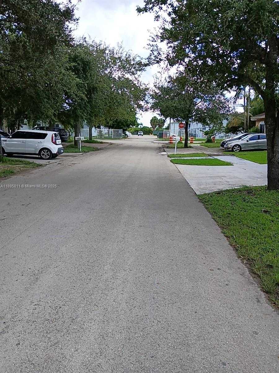 Small Image of 216 SOUTH WEST 15 RD, Homestead Number 26