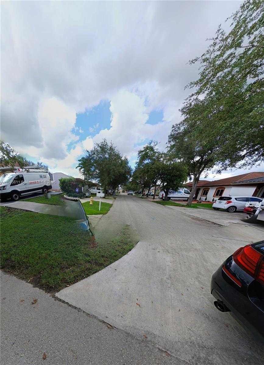 Small Image of 216 SOUTH WEST 15 RD, Homestead Number 27
