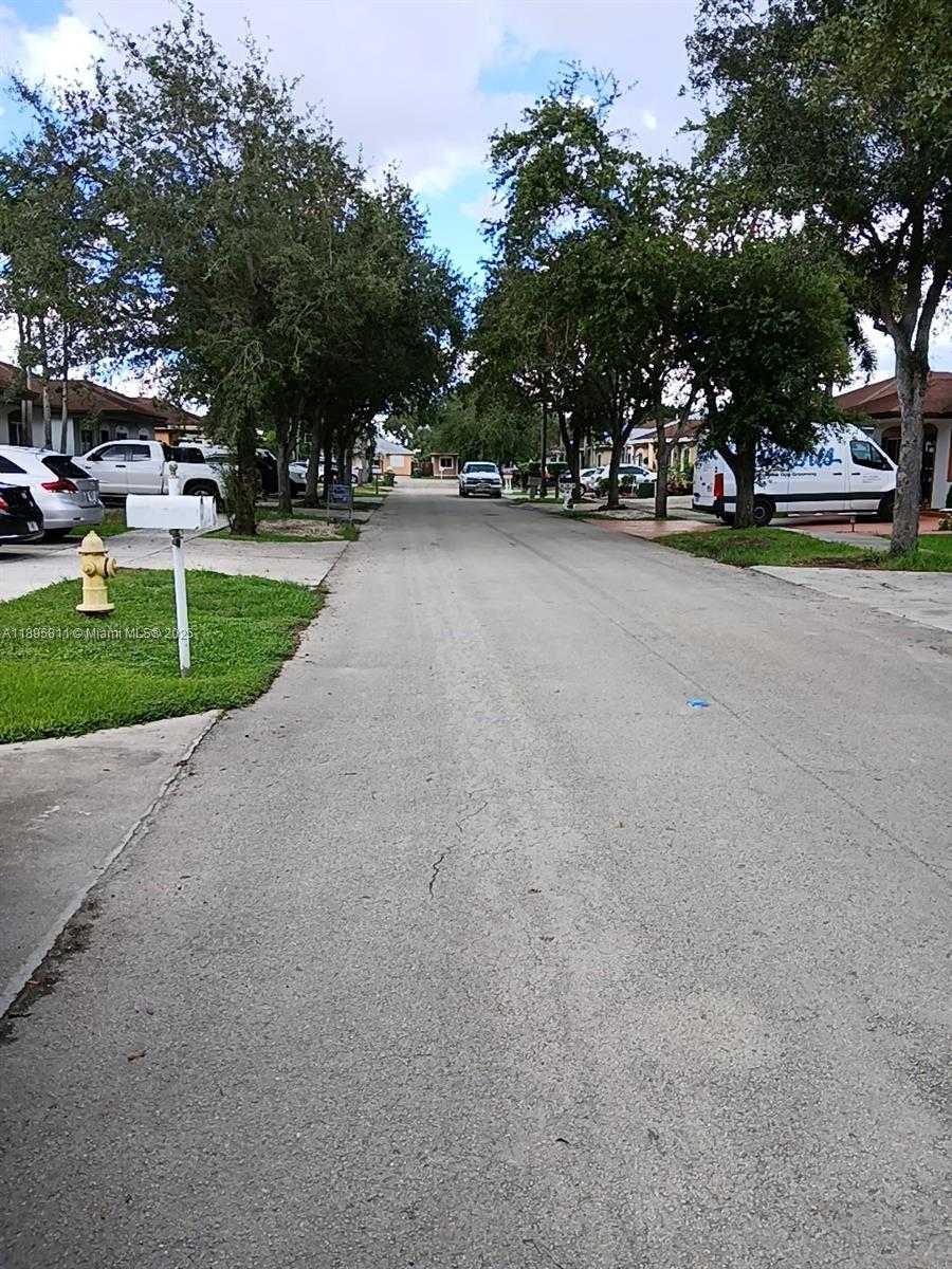 Small Image of 216 SOUTH WEST 15 RD, Homestead Number 28