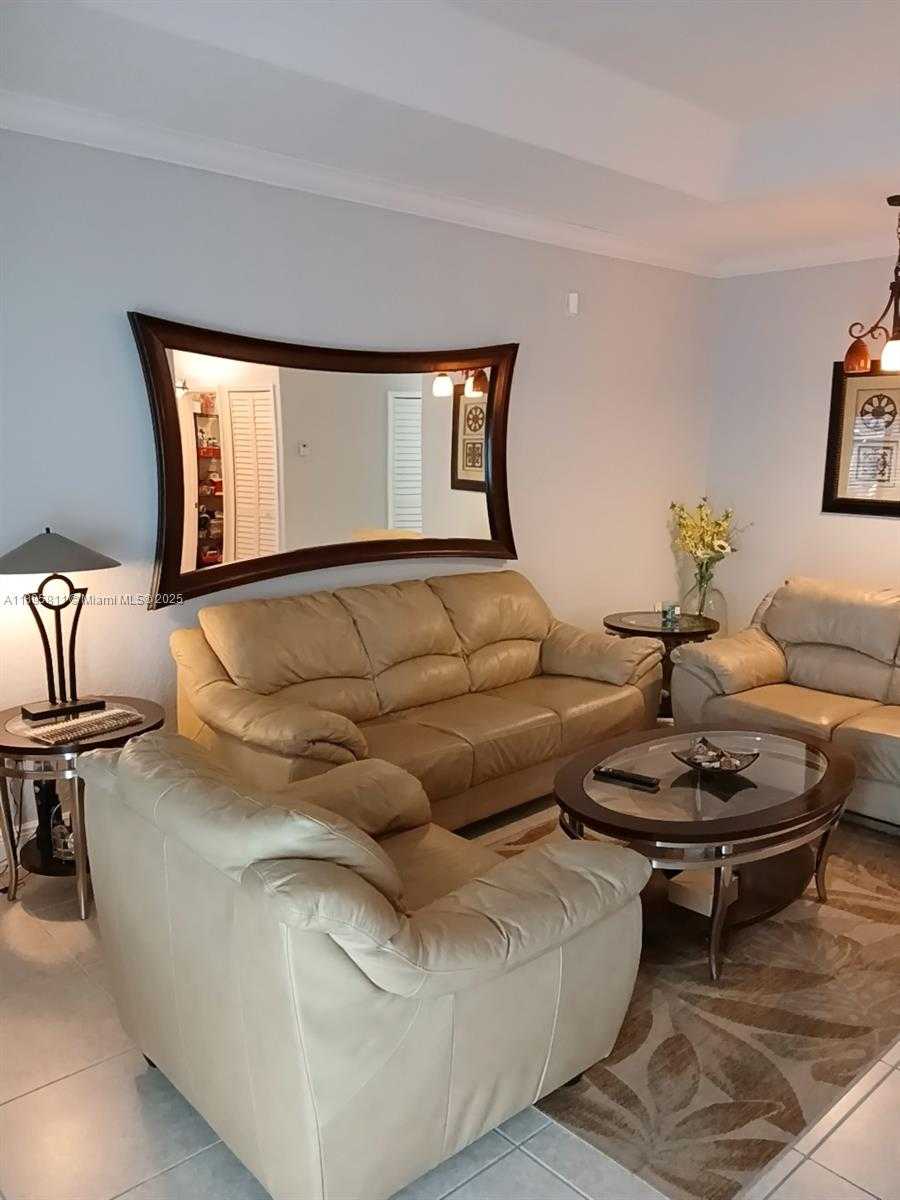 Small Image of 216 SOUTH WEST 15 RD, Homestead Number 3