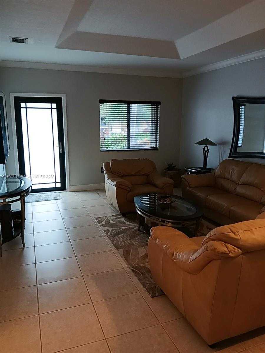 Small Image of 216 SOUTH WEST 15 RD, Homestead Number 4