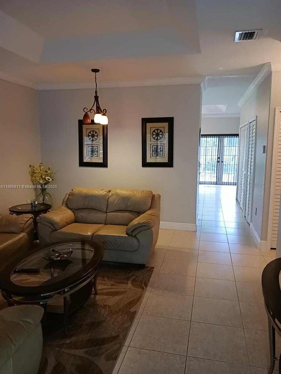 Small Image of 216 SOUTH WEST 15 RD, Homestead Number 5
