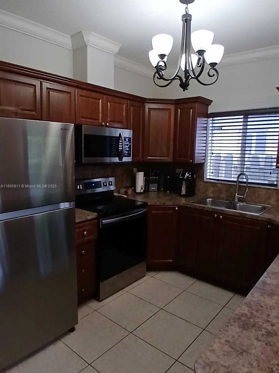 Small Image of 216 SOUTH WEST 15 RD, Homestead Number 9