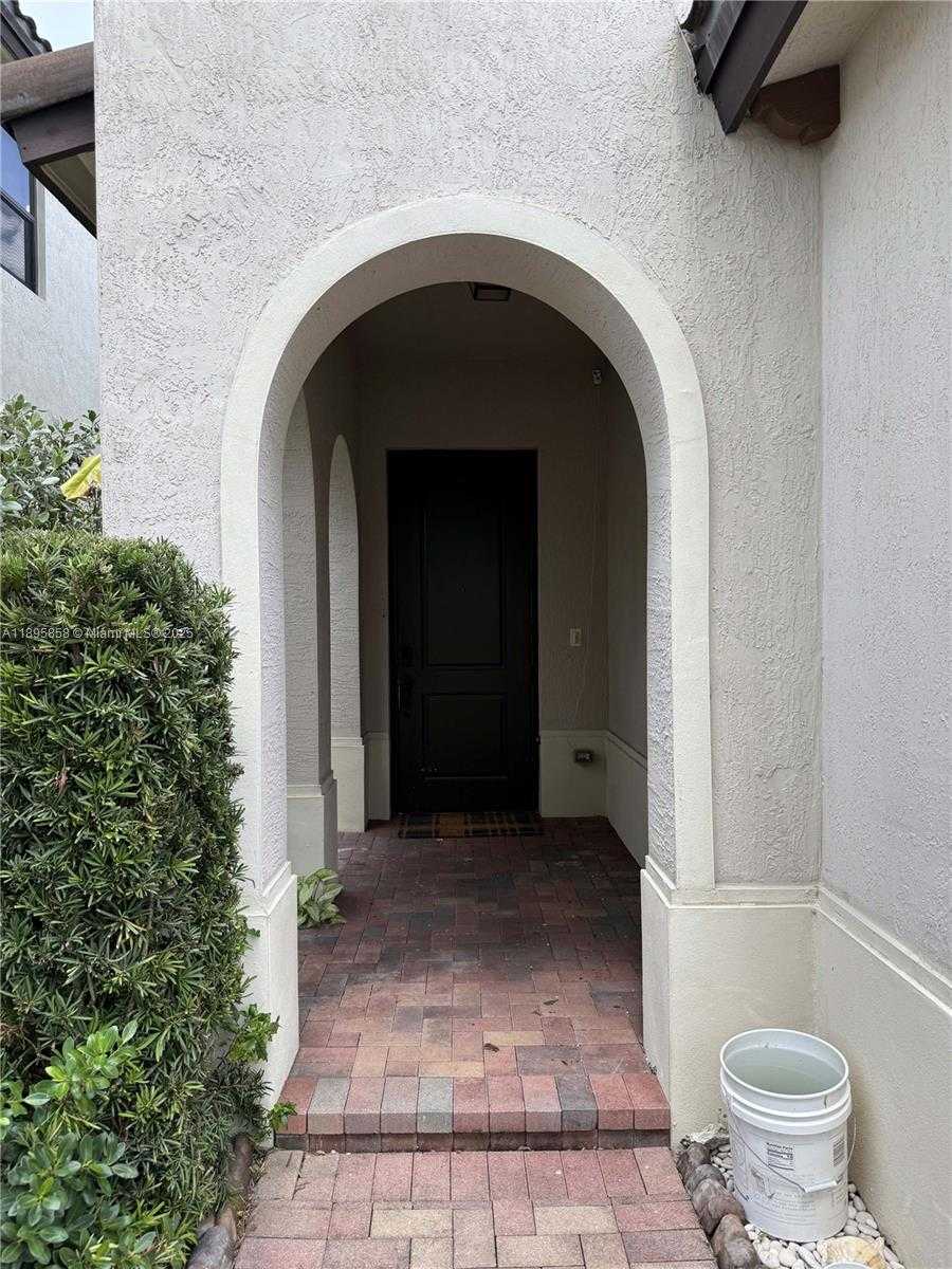 Small Image of 3299 WEST 96TH PL #n/a, Hialeah Number 2
