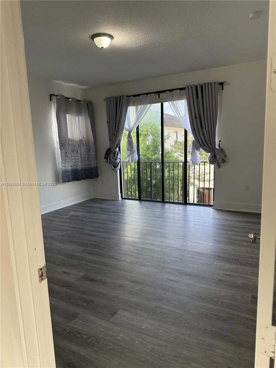 Small Image of 3299 WEST 96TH PL #n/a, Hialeah Number 27