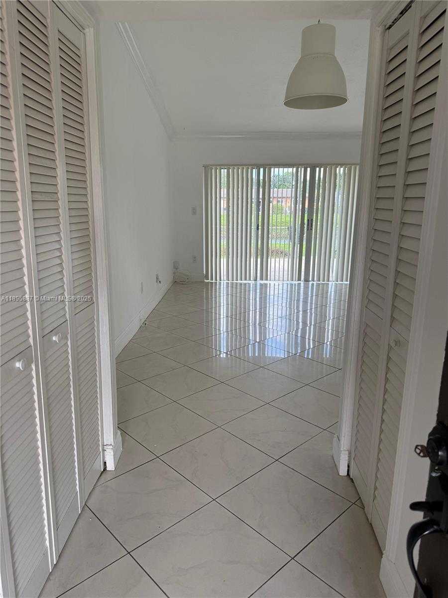 Small Image of 12507 SOUTH WEST 110TH S CANAL ST RD, Miami Number 4