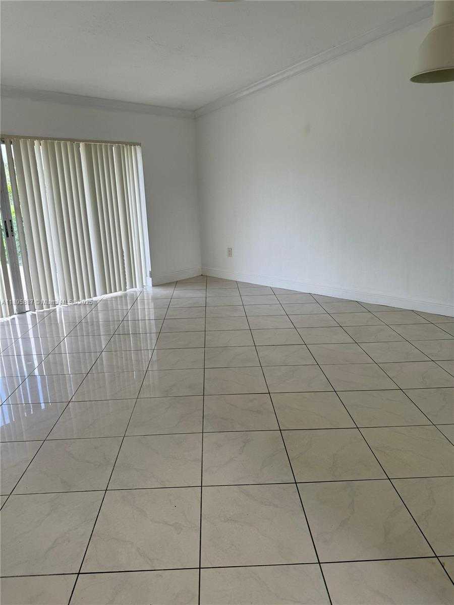 Small Image of 12507 SOUTH WEST 110TH S CANAL ST RD, Miami Number 5