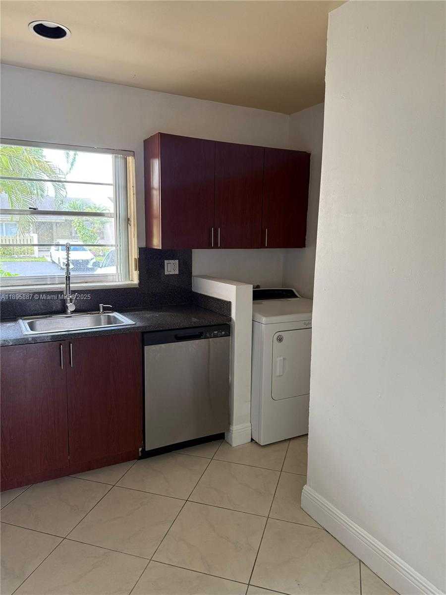 Small Image of 12507 SOUTH WEST 110TH S CANAL ST RD, Miami Number 8