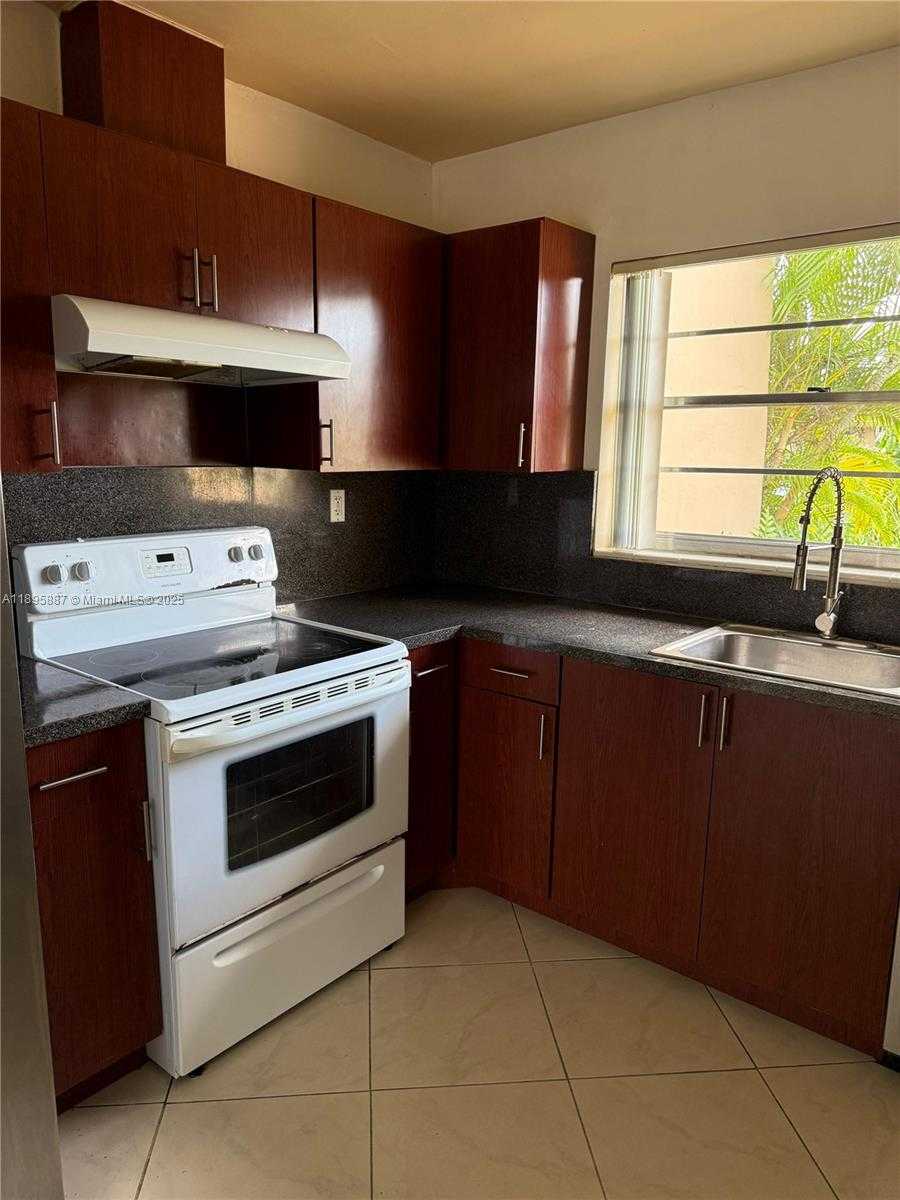 Small Image of 12507 SOUTH WEST 110TH S CANAL ST RD, Miami Number 9