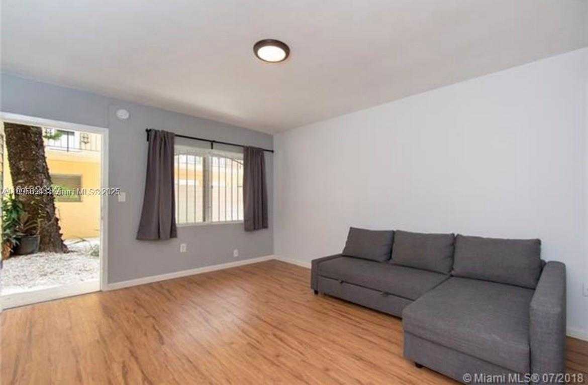 Small Image of 75 WASHINGTON AVE #9, Miami Beach Number 3