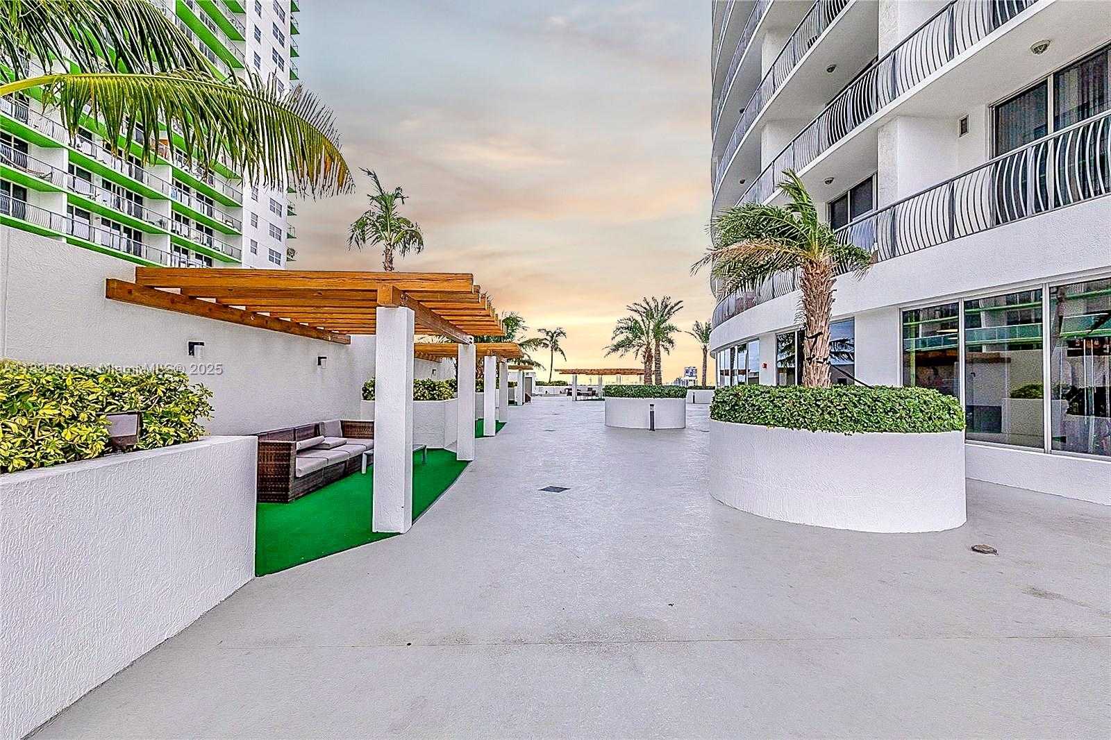 Small Image of 1750 NORTH BAYSHORE DR #3905, Miami Number 19