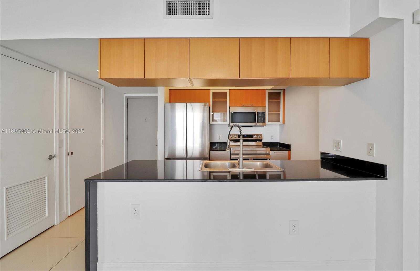Small Image of 1750 NORTH BAYSHORE DR #3905, Miami Number 4