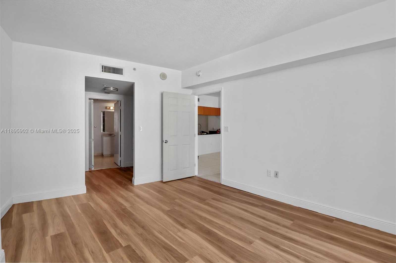 Small Image of 1750 NORTH BAYSHORE DR #3905, Miami Number 8