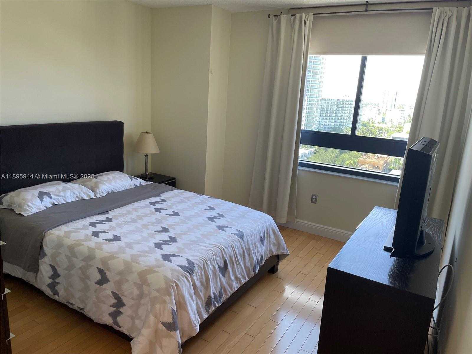 Small Image of 1330 WEST AVE #1613, Miami Beach Number 4