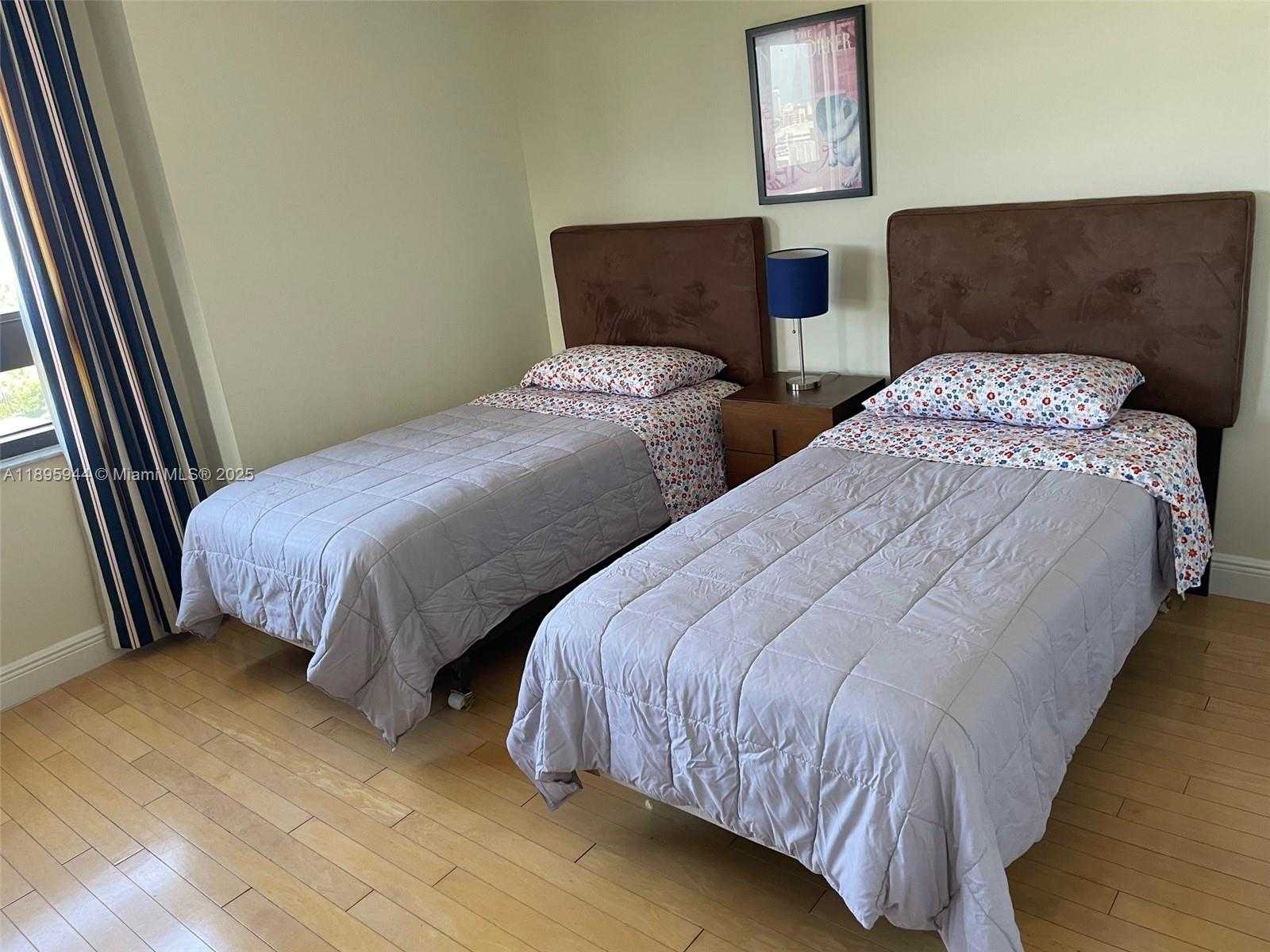 Small Image of 1330 WEST AVE #1613, Miami Beach Number 7