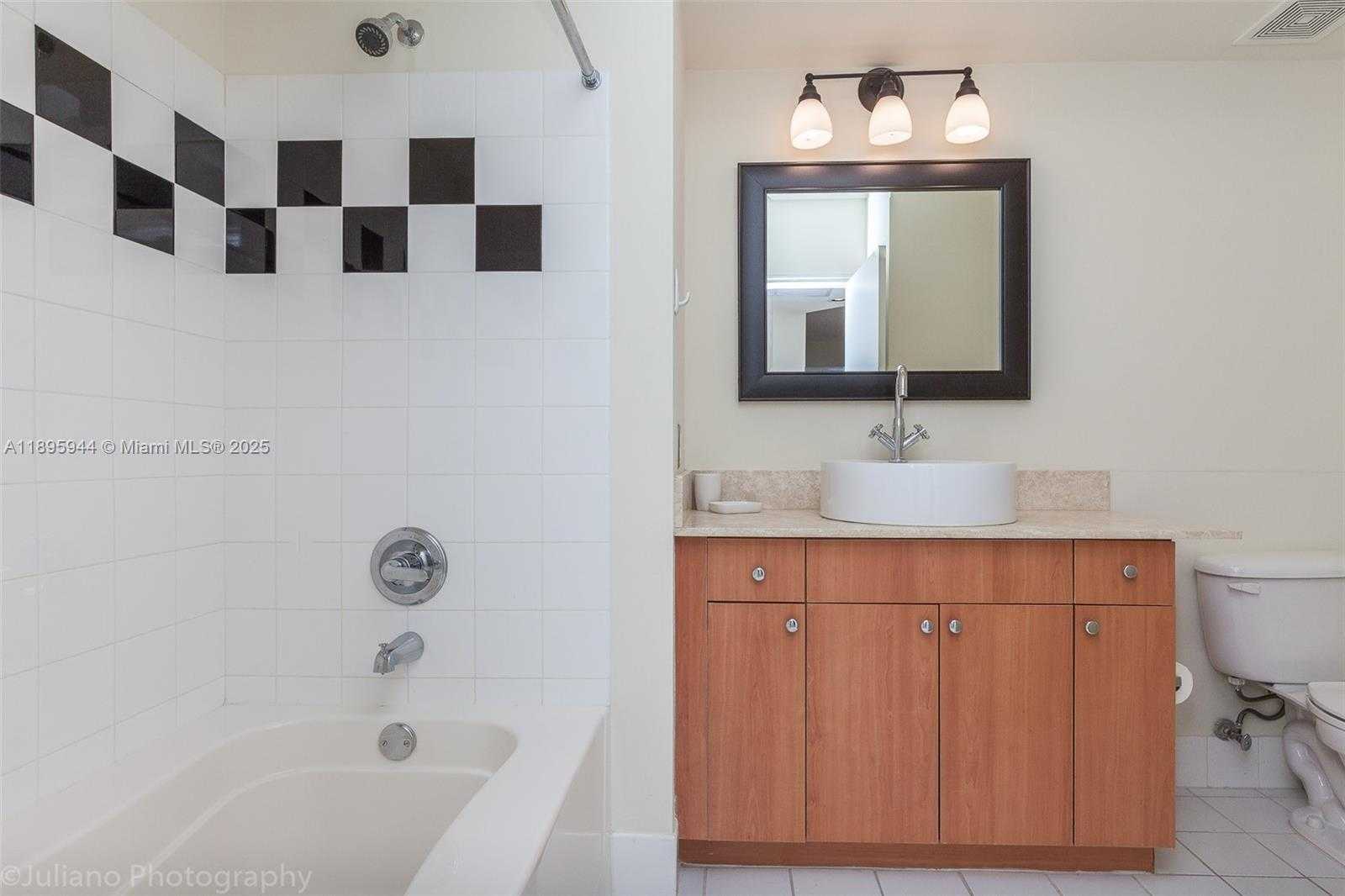Small Image of 1330 WEST AVE #1613, Miami Beach Number 9
