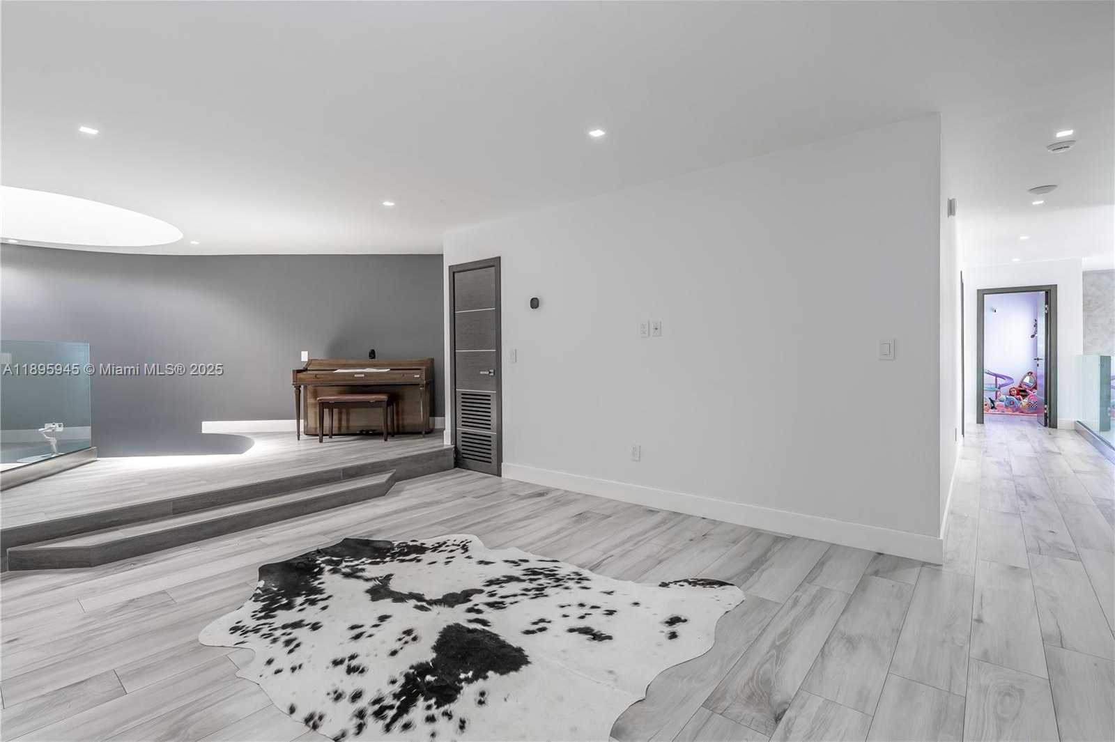 Small Image of 11531 SOUTH WEST 93RD ST, Miami Number 17
