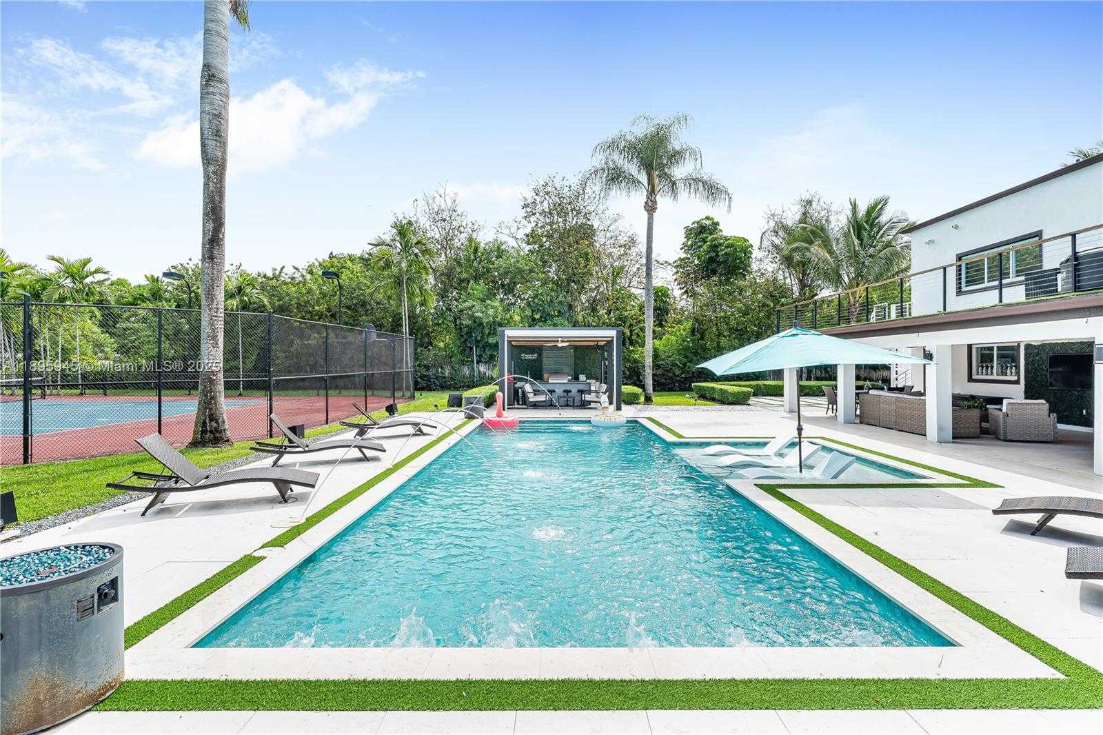 Small Image of 11531 SOUTH WEST 93RD ST, Miami Number 2