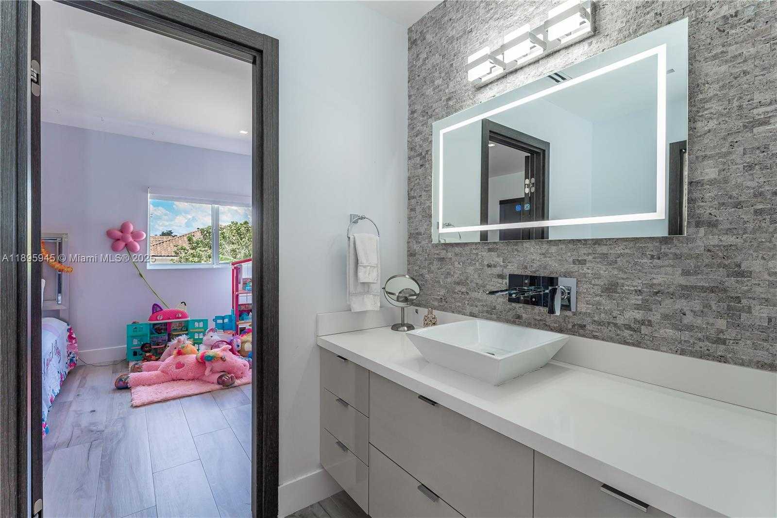 Small Image of 11531 SOUTH WEST 93RD ST, Miami Number 20