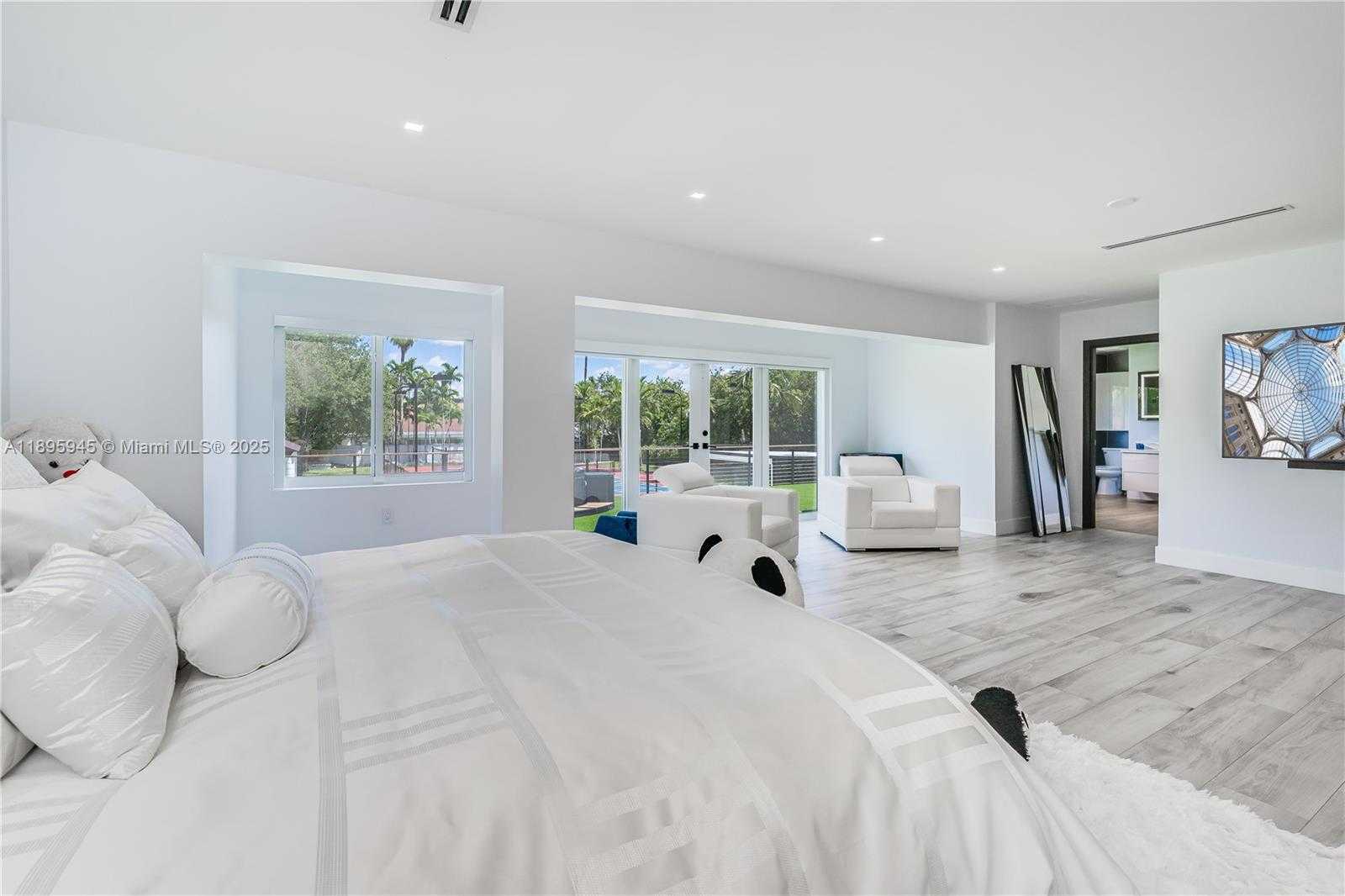 Small Image of 11531 SOUTH WEST 93RD ST, Miami Number 25