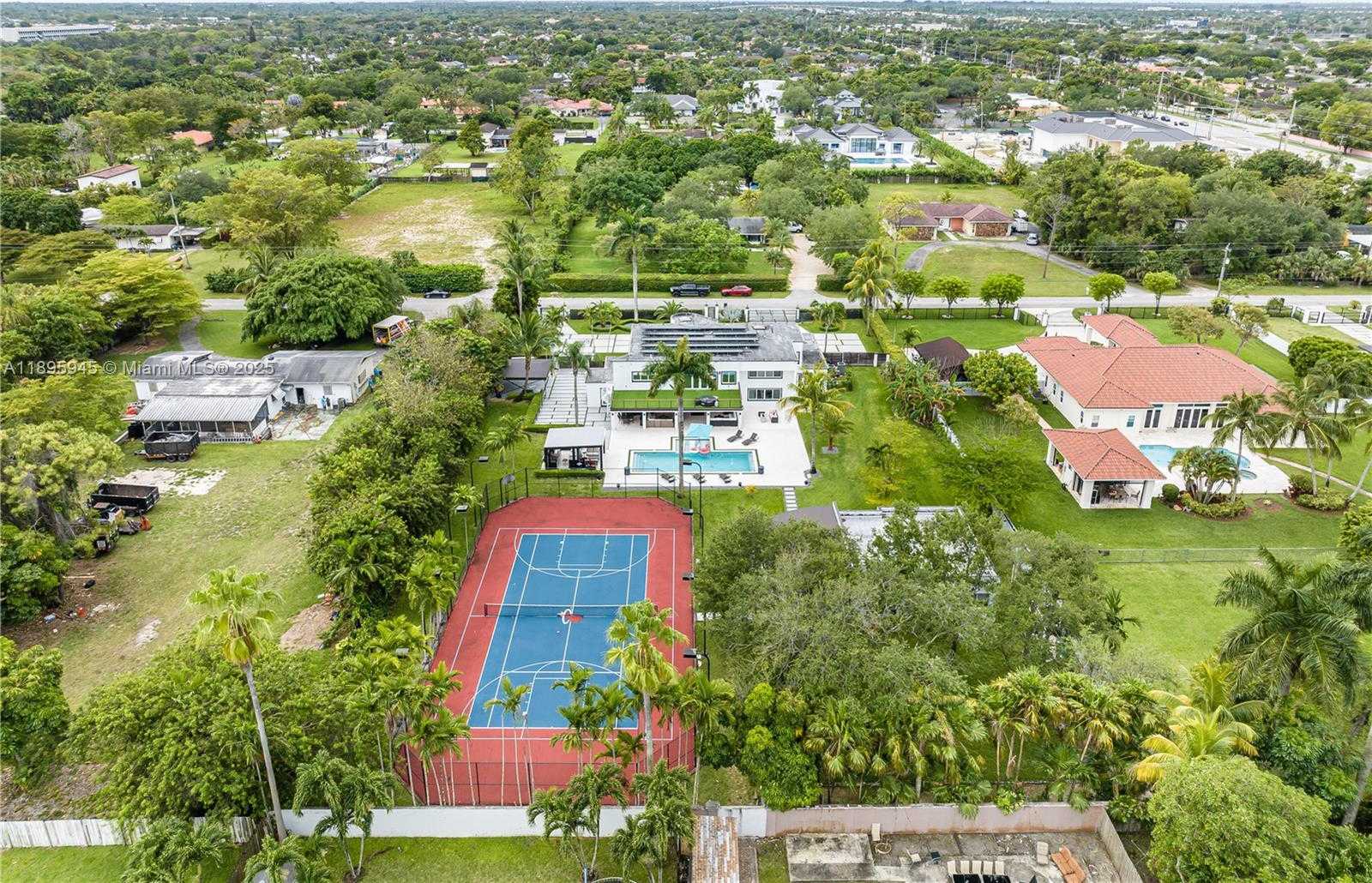 Small Image of 11531 SOUTH WEST 93RD ST, Miami Number 3