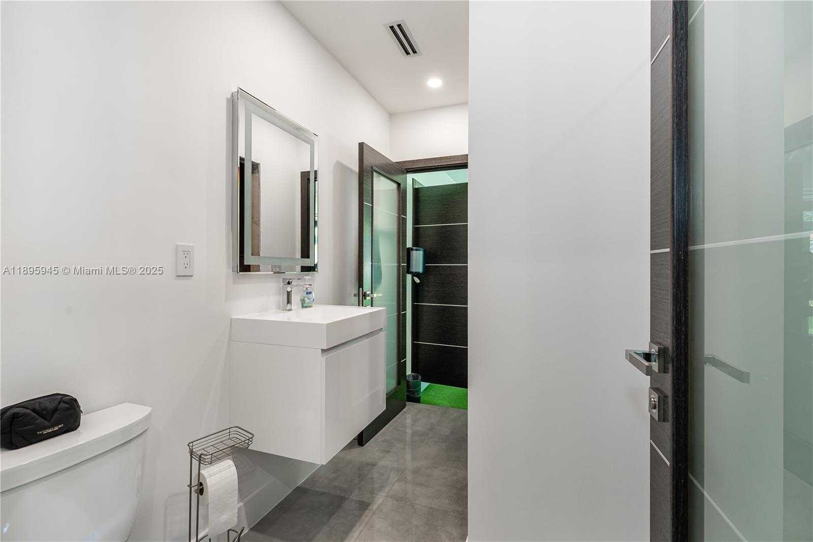 Small Image of 11531 SOUTH WEST 93RD ST, Miami Number 32
