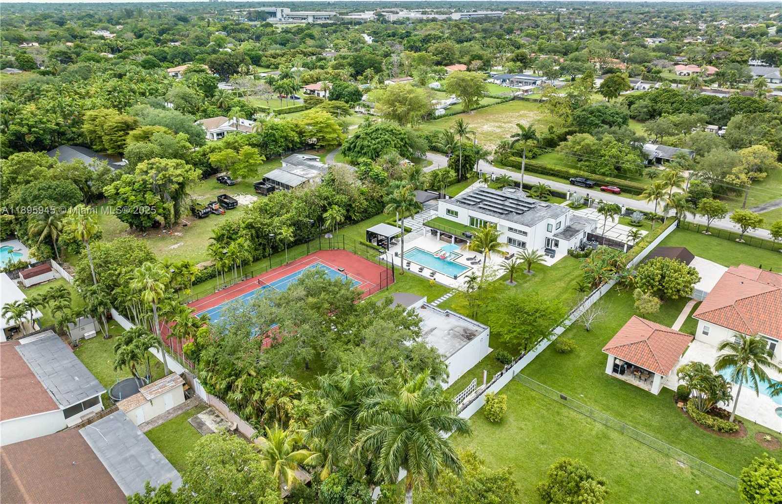Small Image of 11531 SOUTH WEST 93RD ST, Miami Number 48